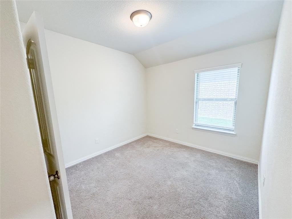 365 Paloma St - Photo 7 of 32