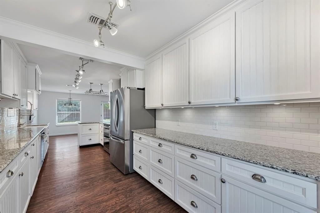 2144 Mountainview Dr - Photo 3 of 19