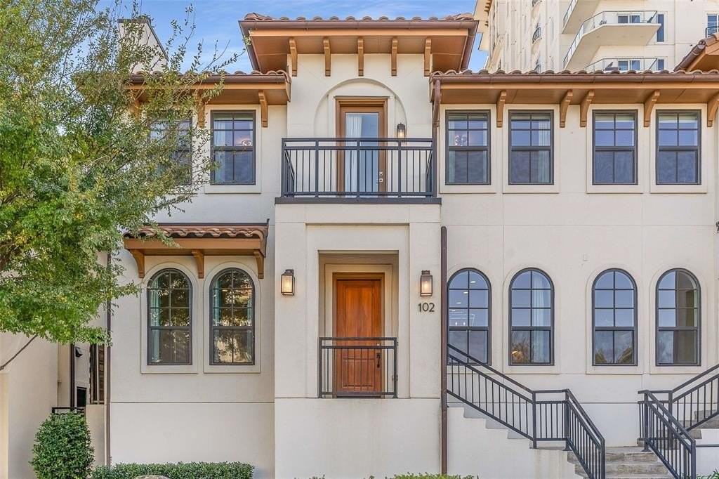 2800 Lakeside Parkway #102