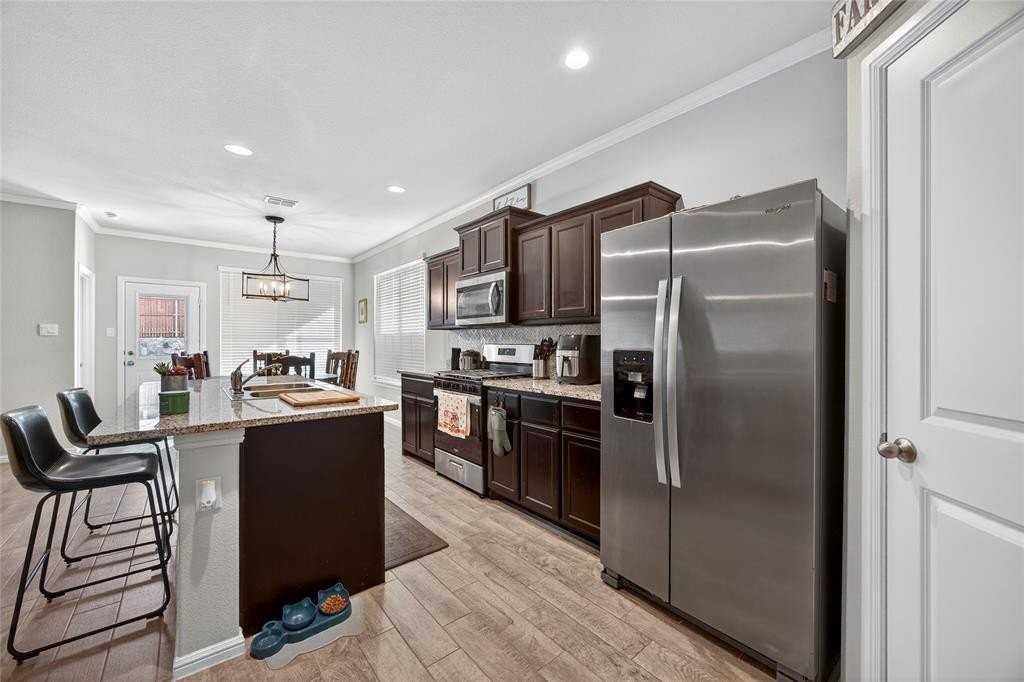 9713 Fallston Dr - Photo 3 of 18