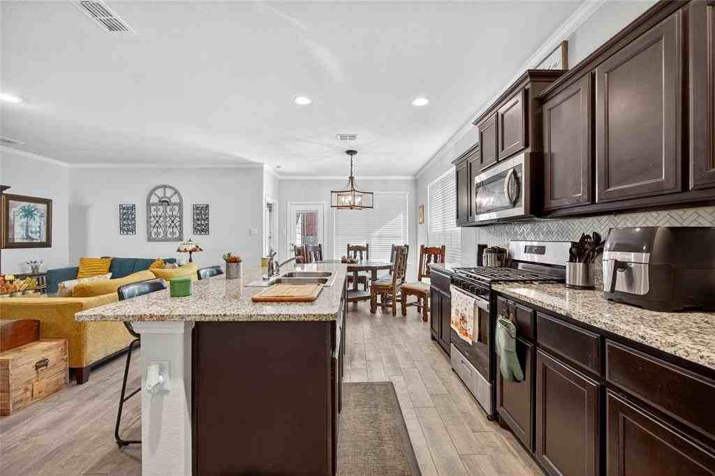 9713 Fallston Dr - Photo 4 of 18