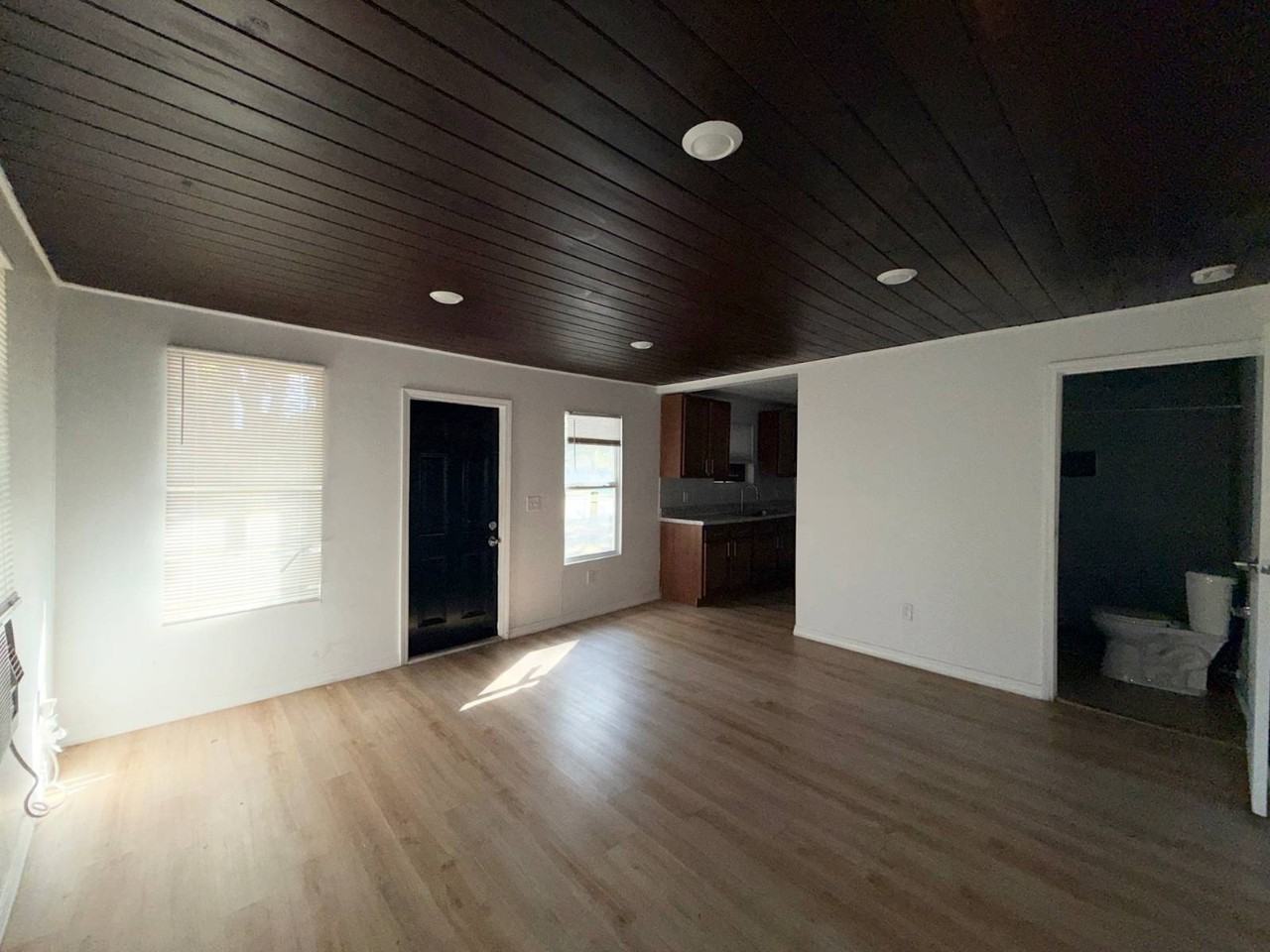 101 W 21st St - Photo 2 of 8