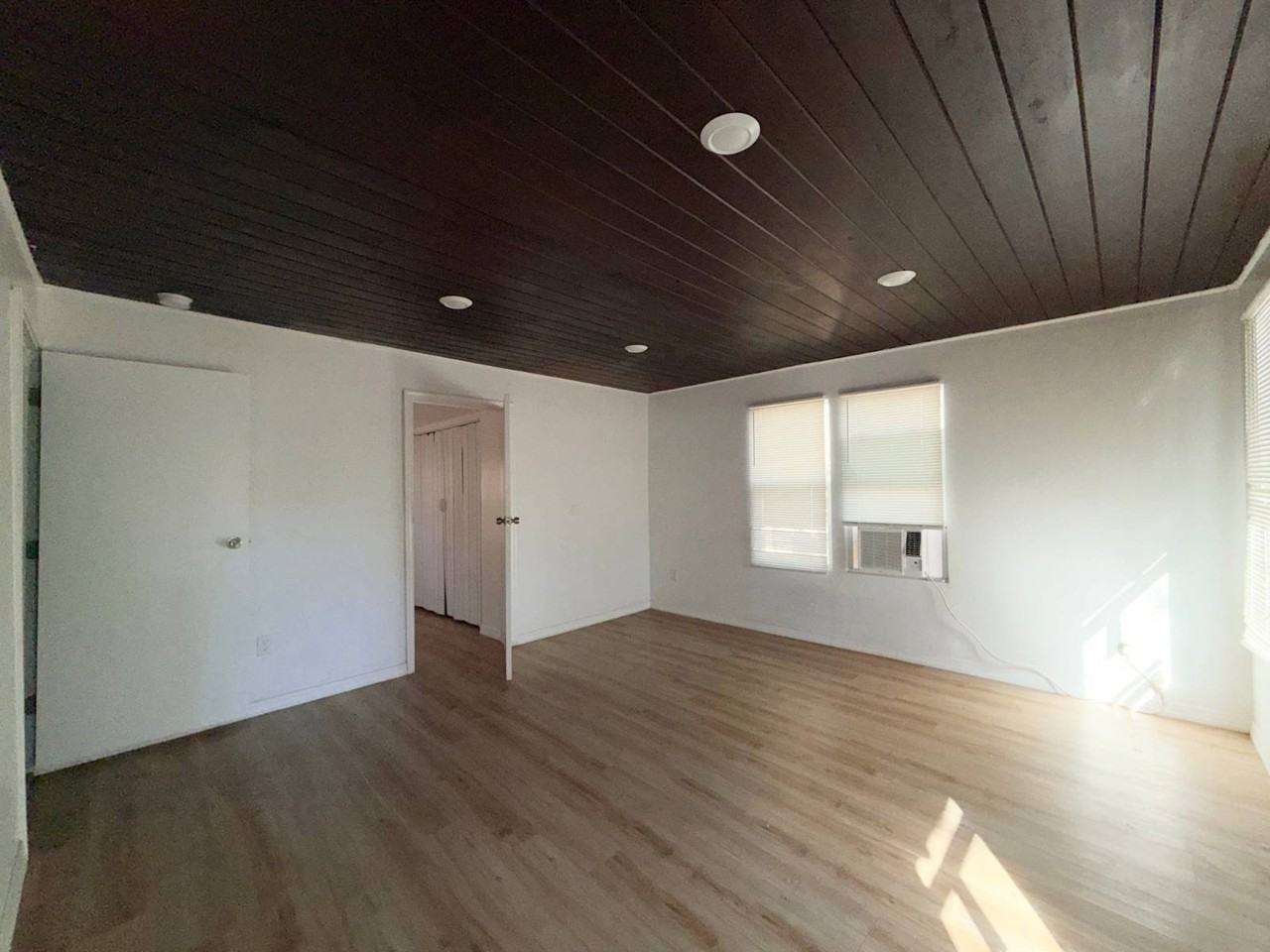 101 W 21st St - Photo 3 of 8