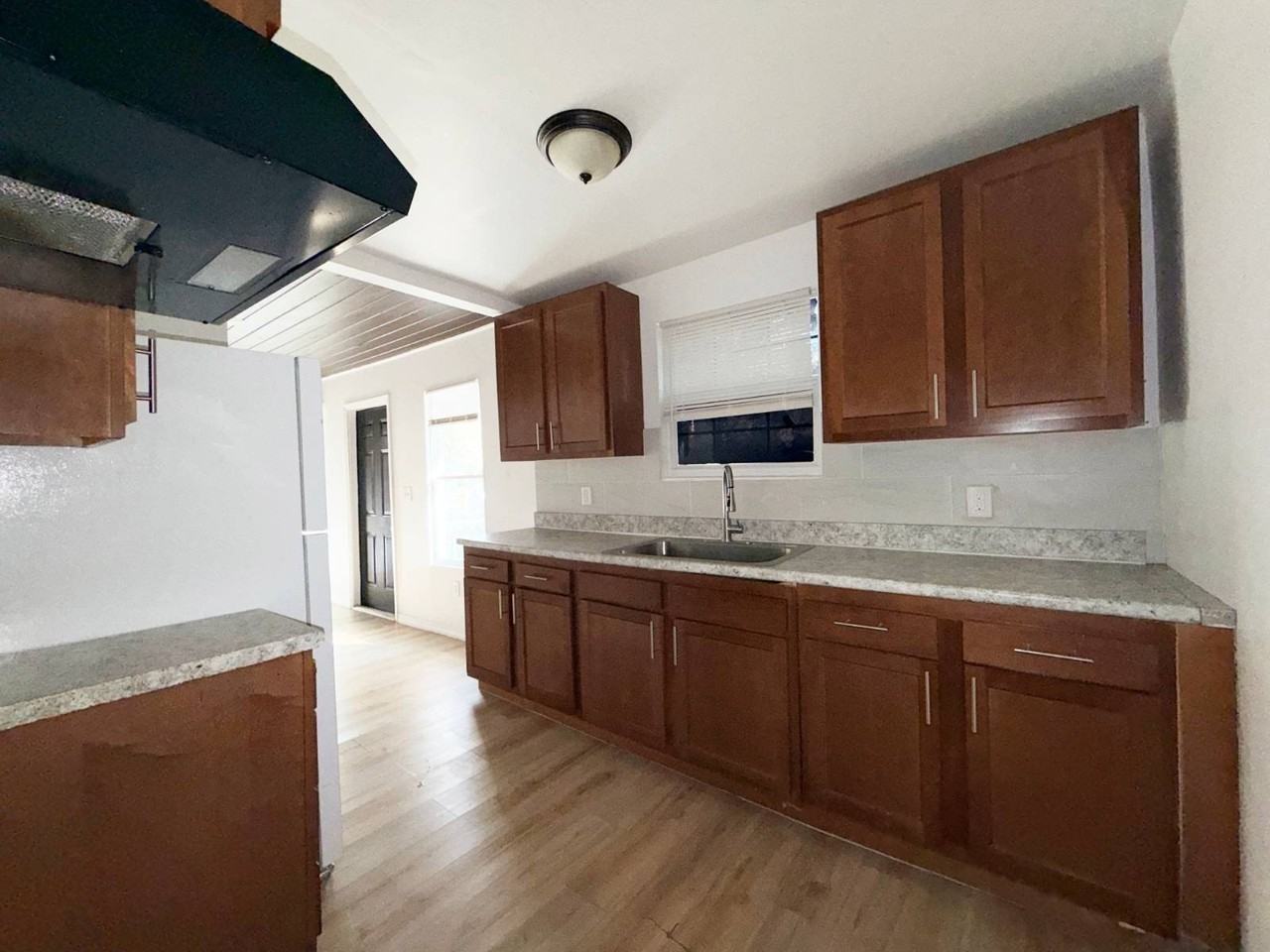 101 W 21st St - Photo 5 of 8