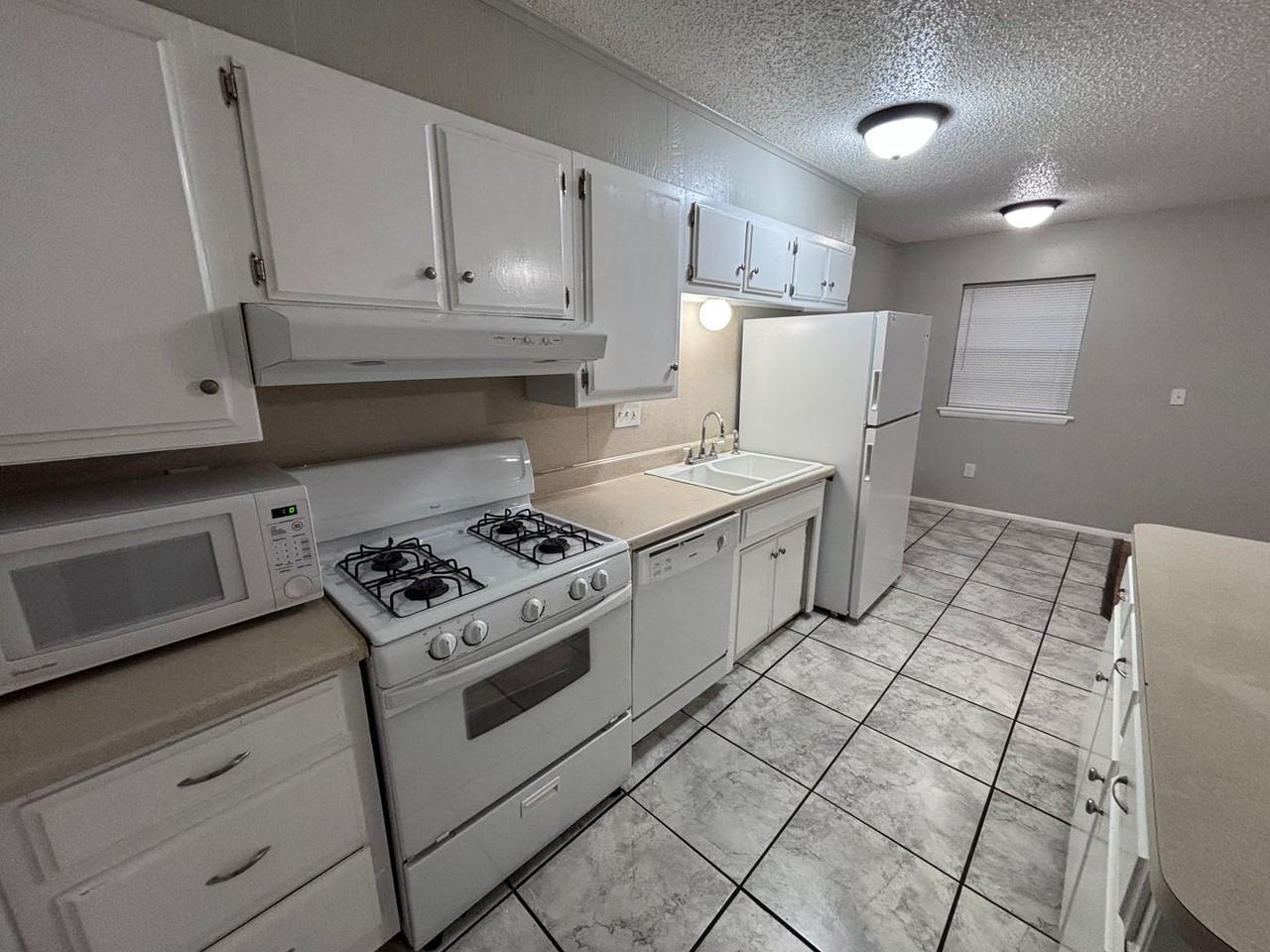 320 East Edwards Street #6 - Photo 7 of 15