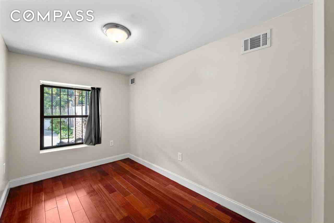 476A Jefferson Ave #1 - Photo 4 of 8