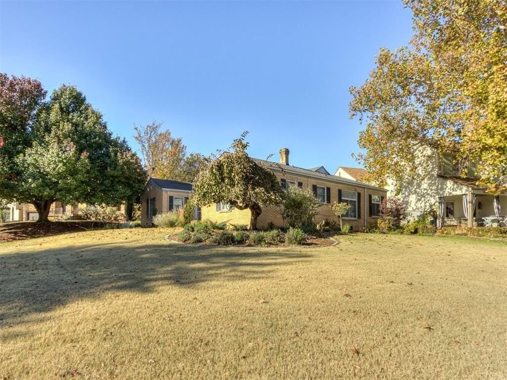 2933 Cummings Dr - Photo 2 of 50