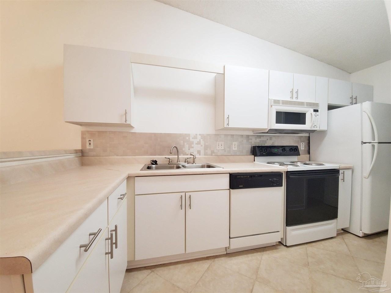 2527 Trailwood Dr - Photo 4 of 12