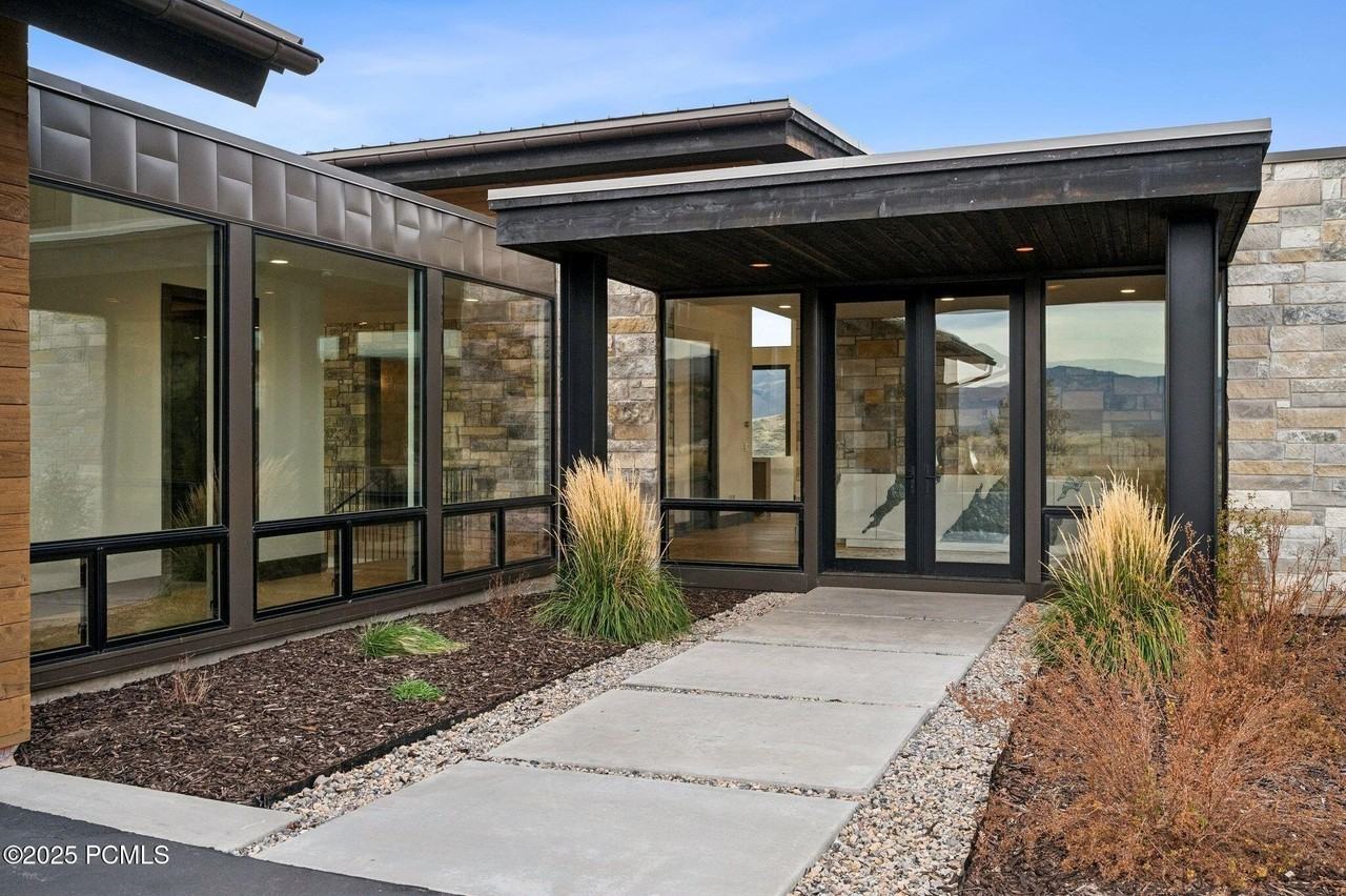 2005 N Lookout Peak Cir - Photo 3 of 50