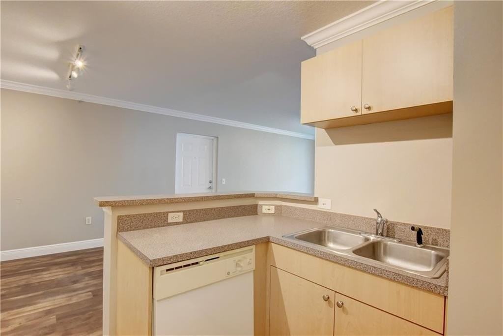 1312 Villa Ln #1312 - Photo 5 of 34