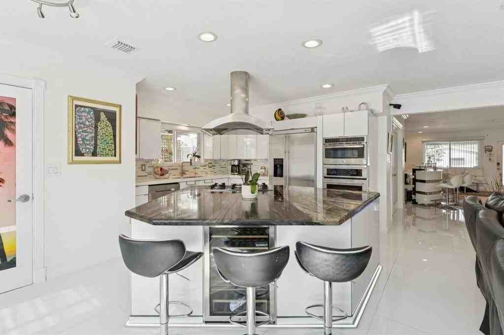 911 Nw 7th St - Photo 3 of 27