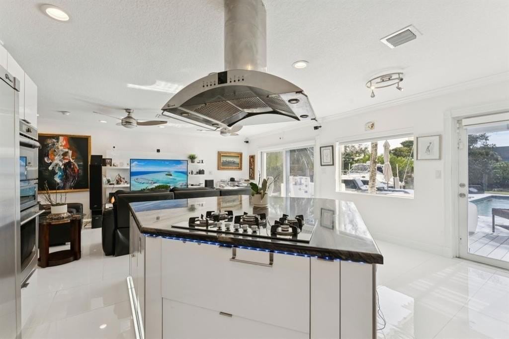 911 Nw 7th St - Photo 4 of 27