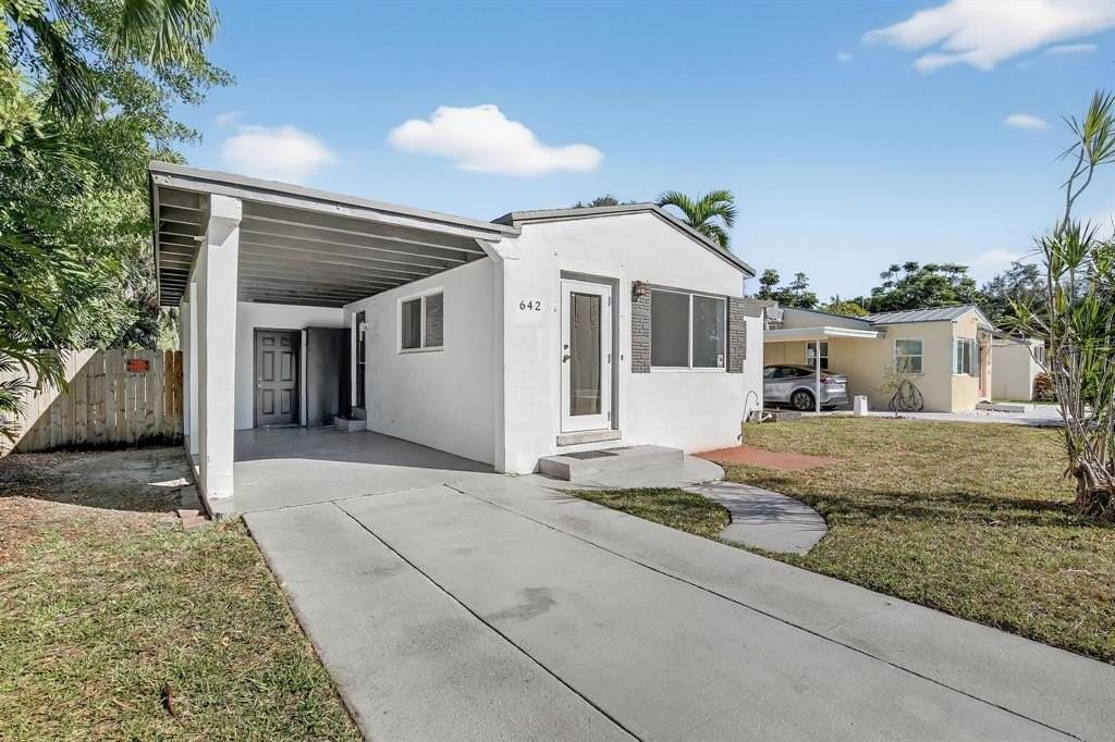 642 Sw 11th St - Photo 2 of 19