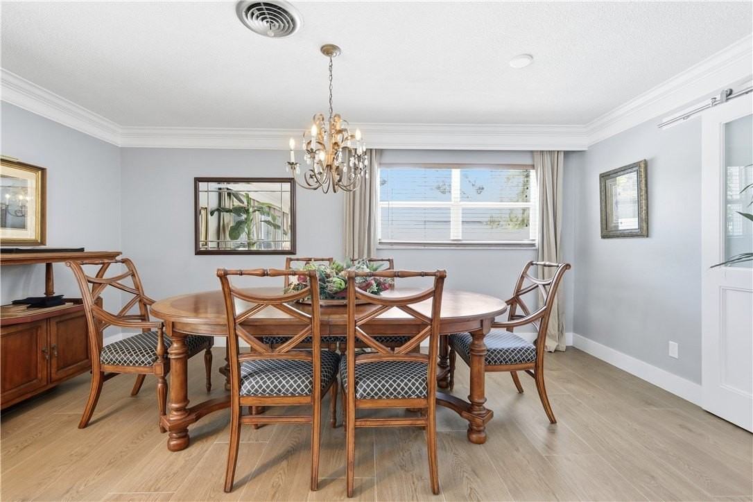 635 Gardenia Ln - Photo 4 of 36