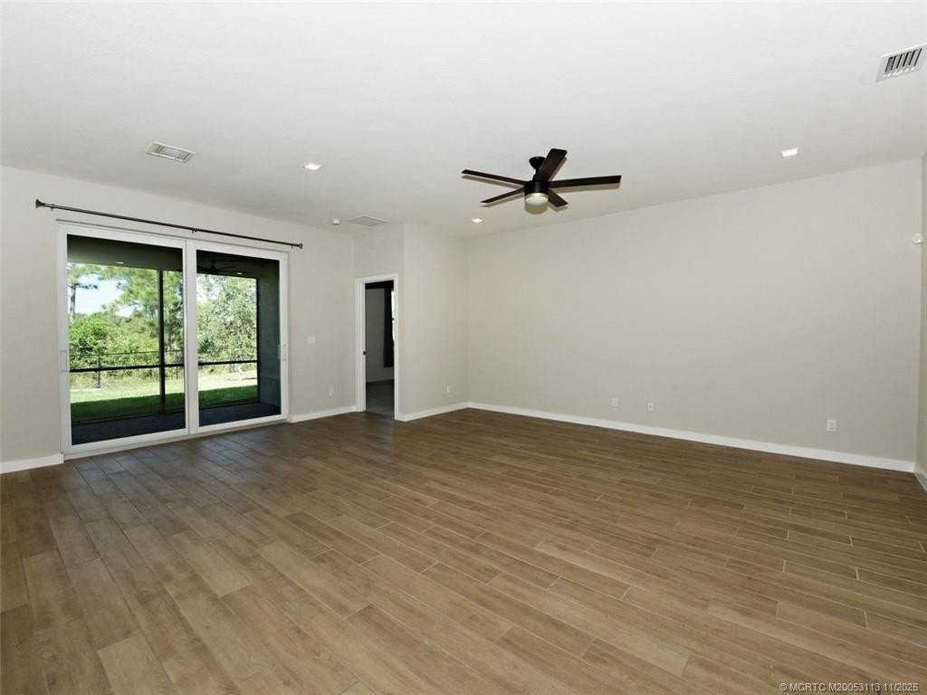 4554 Northwest King Court - Photo 5 of 38