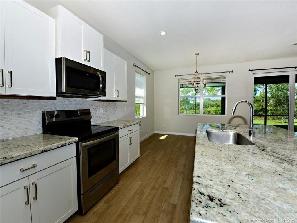 4554 Northwest King Court - Photo 6 of 38