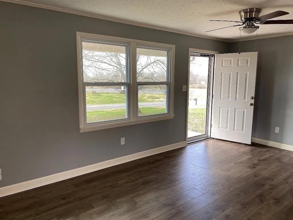 9990 Alvaton Rd - Photo 3 of 8