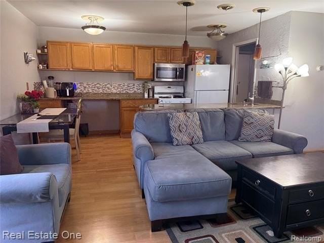 23677 Stonehenge Blvd - Photo 6 of 18