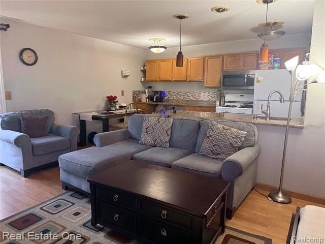 23677 Stonehenge Blvd - Photo 7 of 18