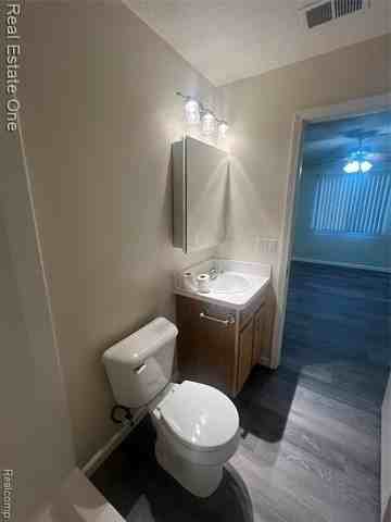 15815 Lakeside Dr #7 - Photo 6 of 21