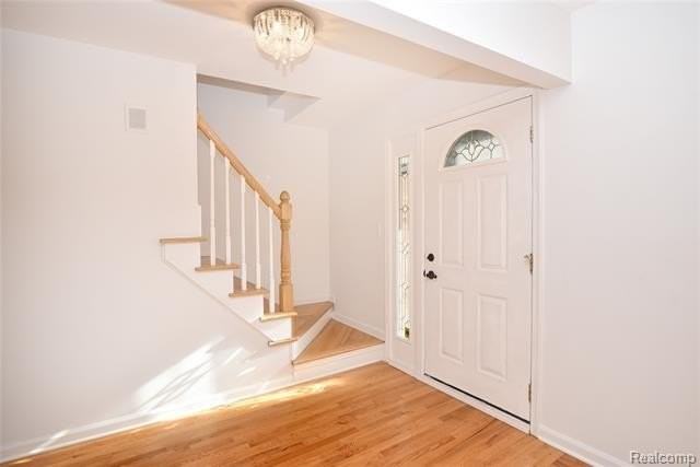 684 Wilshire Dr - Photo 3 of 40