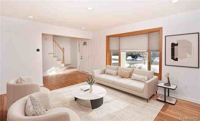 684 Wilshire Dr - Photo 4 of 40