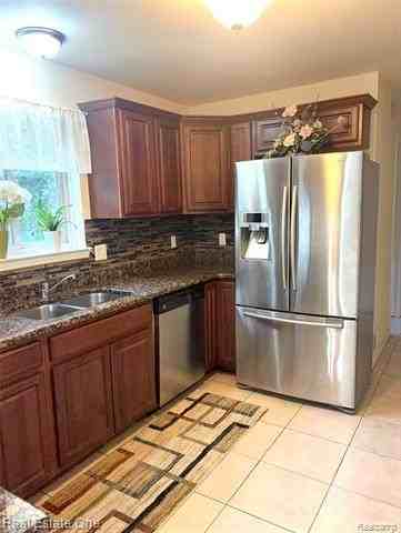 6178 Elarz Dr - Photo 6 of 34