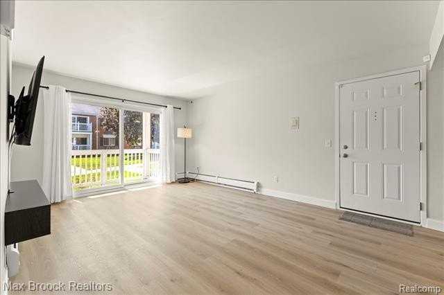 2425 Torquay Ave #101 - Photo 5 of 23