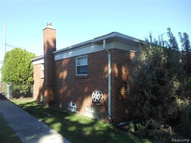 19725 Sussex St - Photo 2 of 25