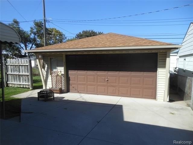 19725 Sussex St - Photo 4 of 25