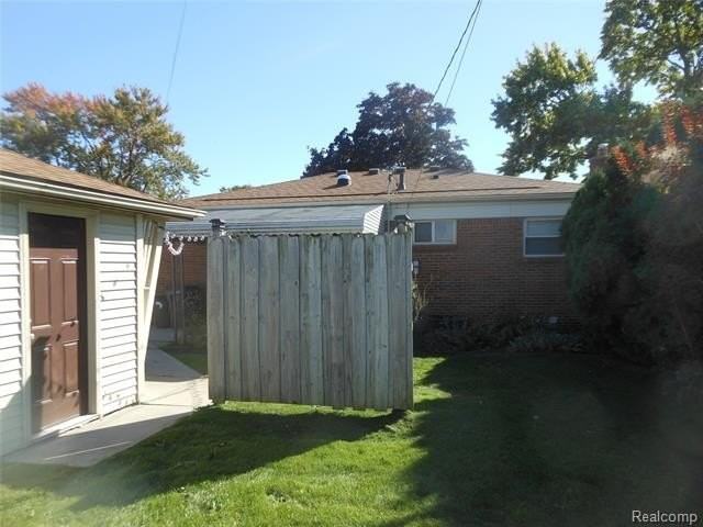 19725 Sussex St - Photo 6 of 25