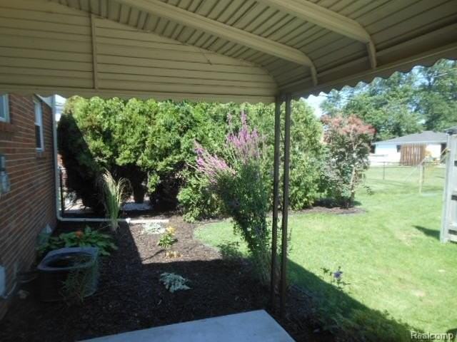 19725 Sussex St - Photo 7 of 25