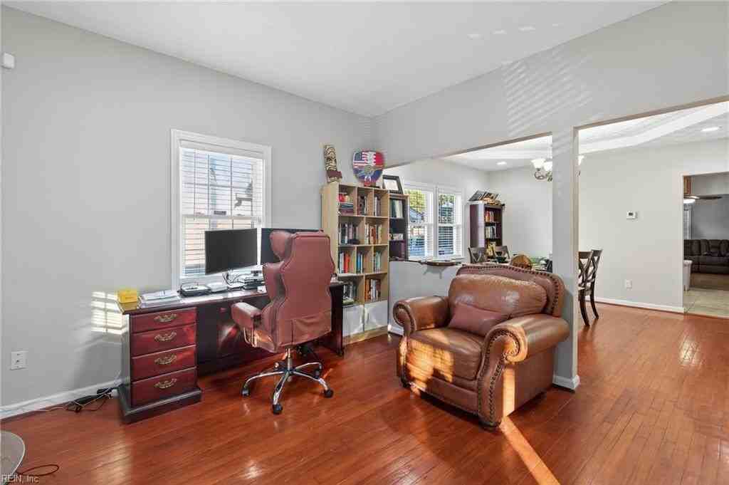 2818 Tidewater Dr - Photo 5 of 34