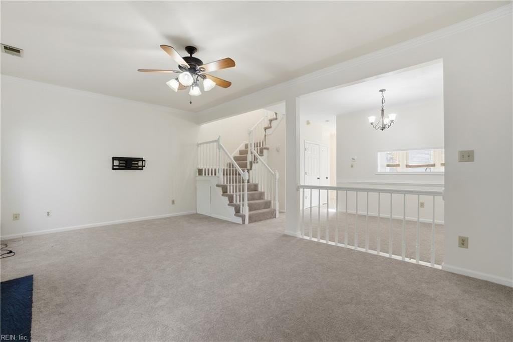 746 Creekside Cres - Photo 4 of 22