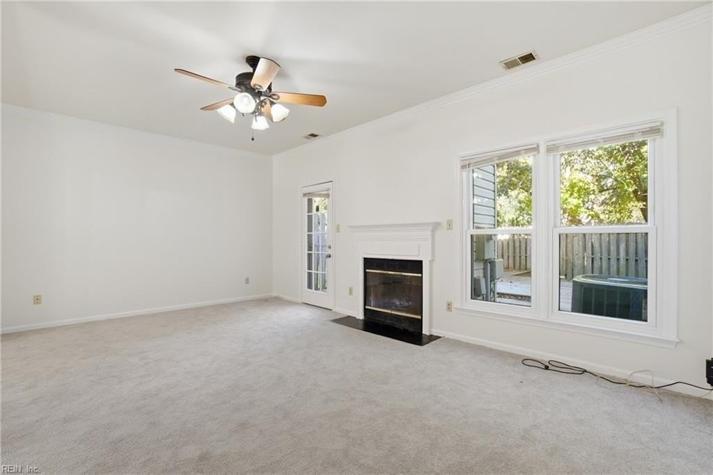 746 Creekside Cres - Photo 5 of 22