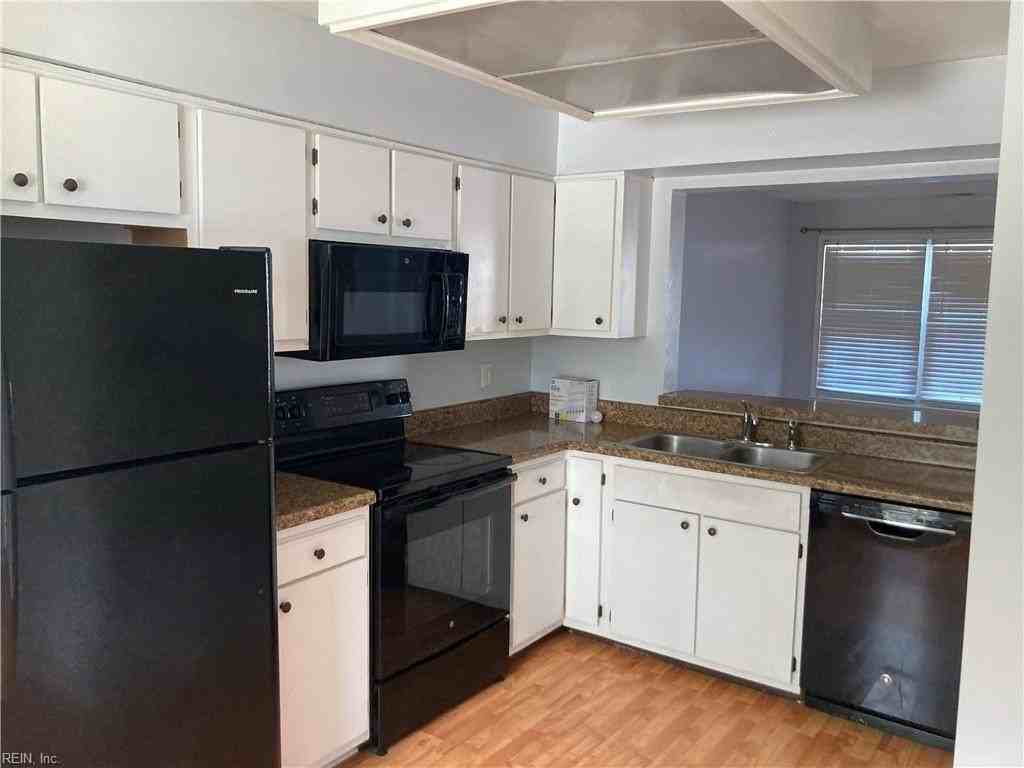 48 Carmine Pl - Photo 7 of 31