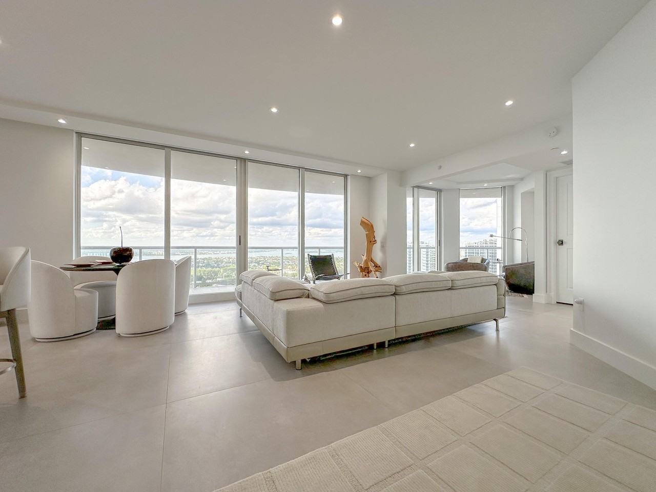 2700 North Ocean Drive #1806B - Photo 3 of 39