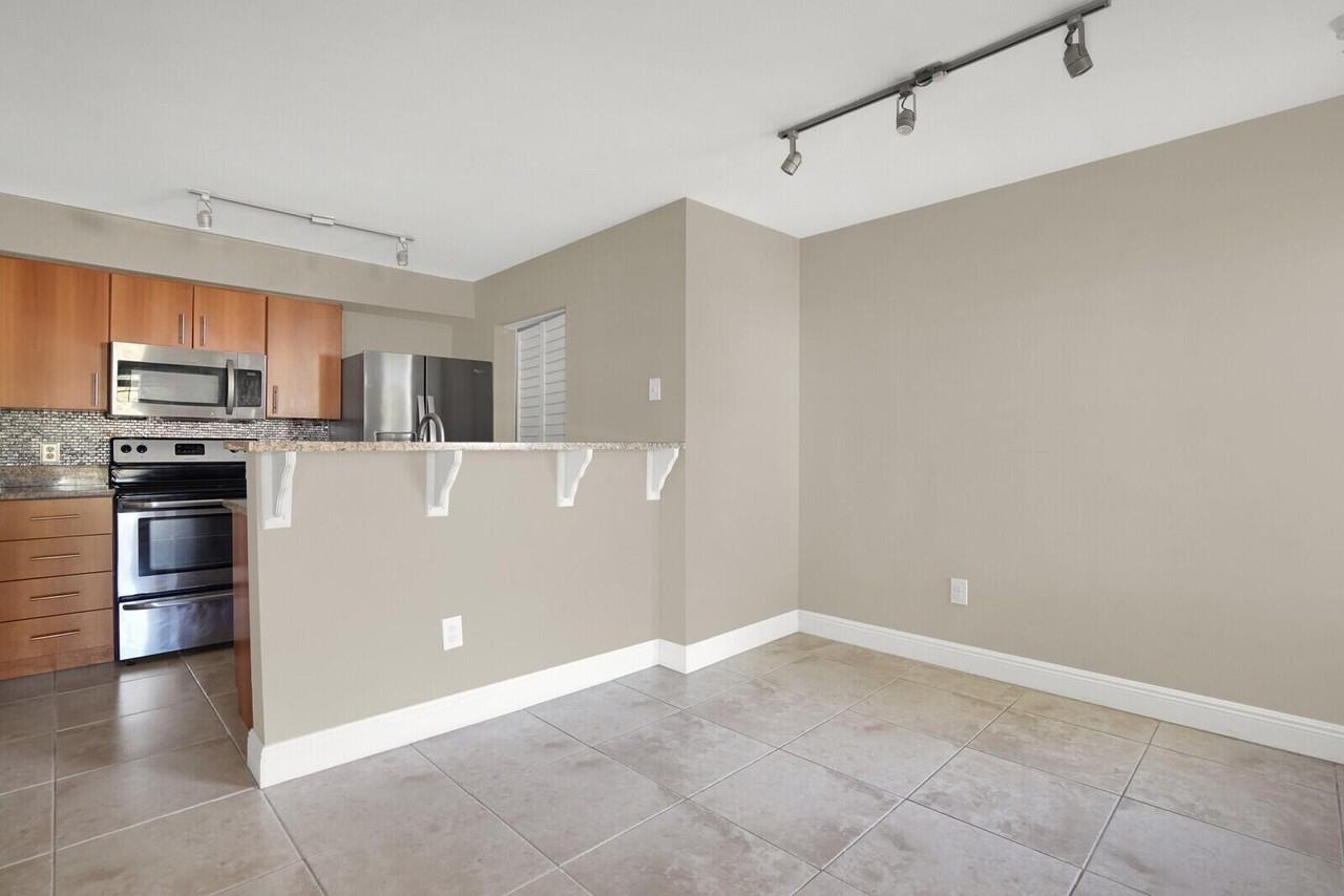 1215 Crystal Way #N - Photo 7 of 29