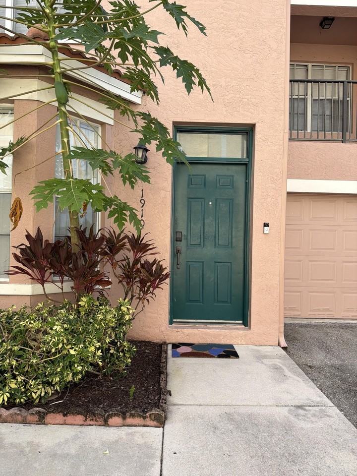 1910 Belmont Pl - Photo 2 of 28