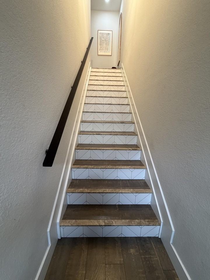 1910 Belmont Pl - Photo 3 of 28