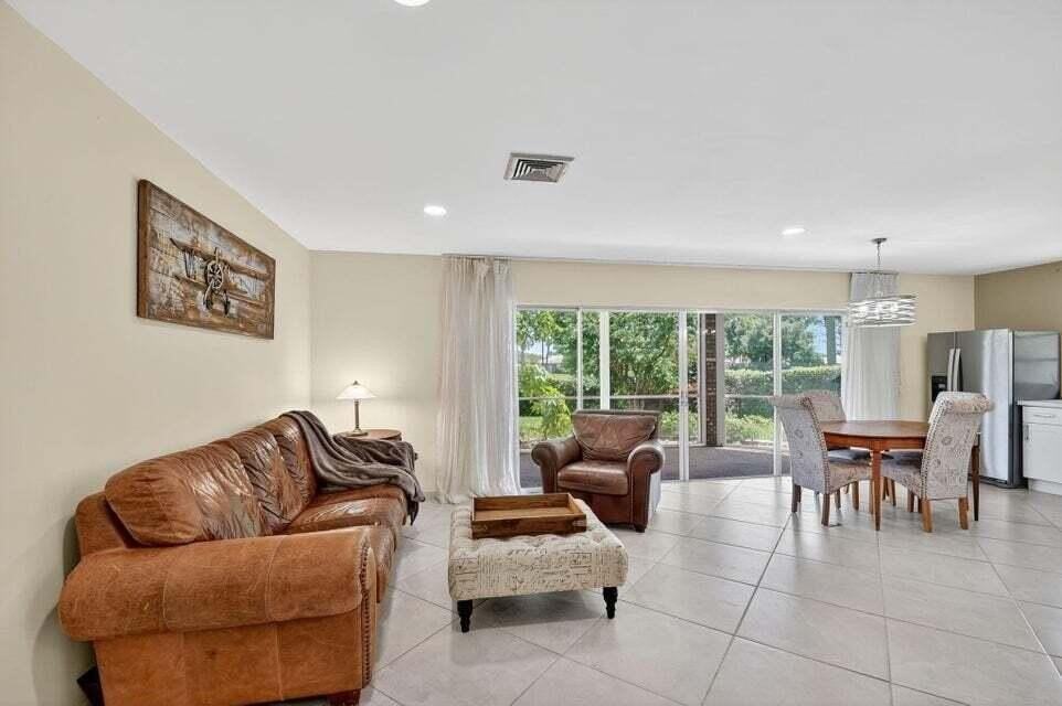 324 Orange Tree Dr #5 - Photo 4 of 28