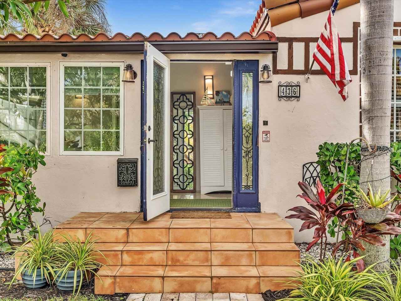 436 38th St - Photo 2 of 50