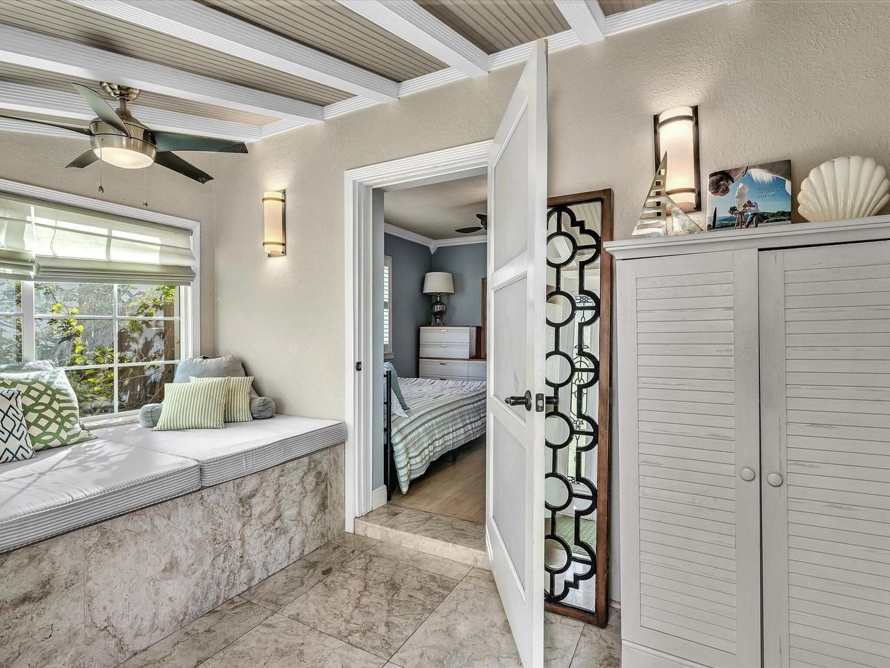 436 38th St - Photo 4 of 50