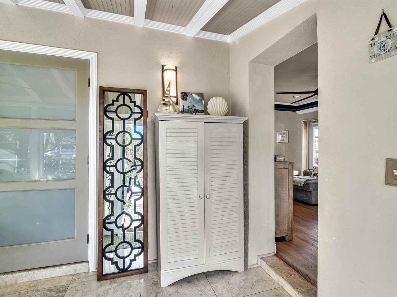 436 38th St - Photo 5 of 50