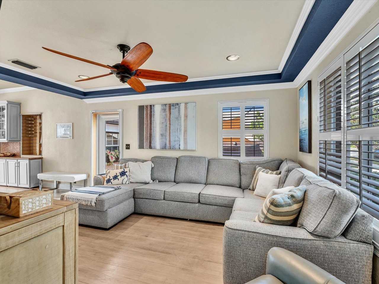 436 38th St - Photo 7 of 50