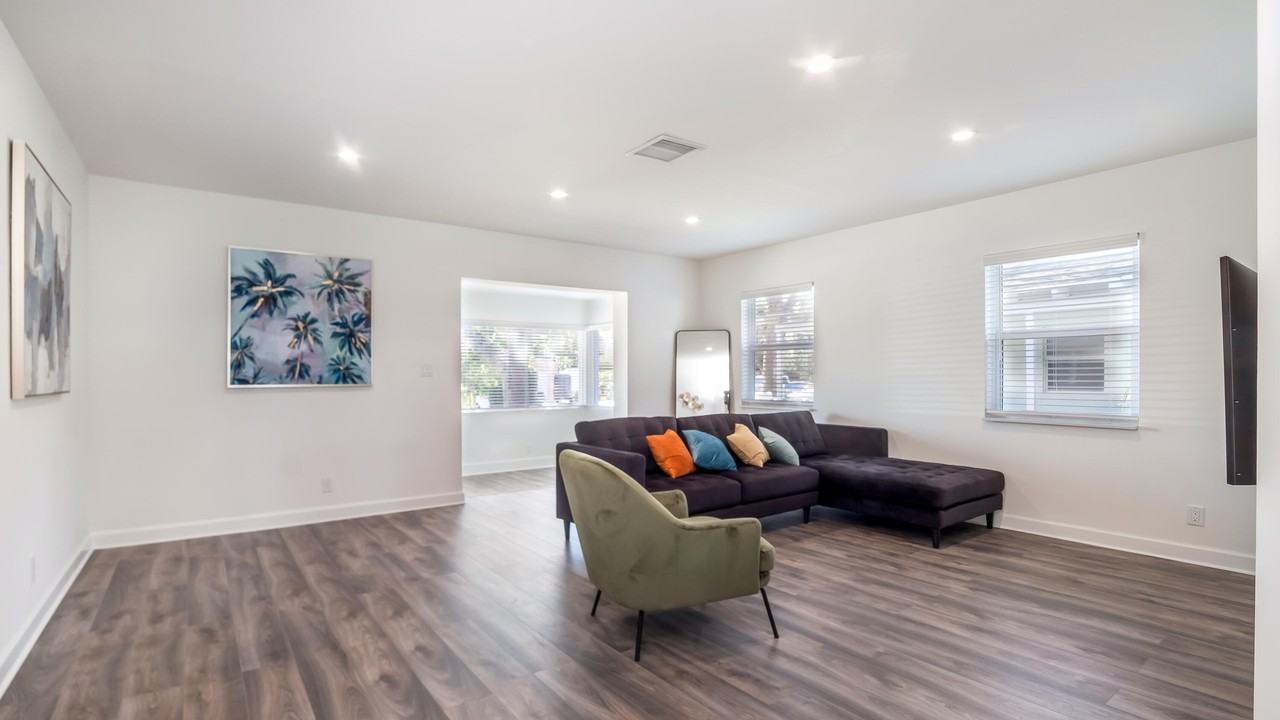 121 George Bush Blvd - Photo 2 of 14