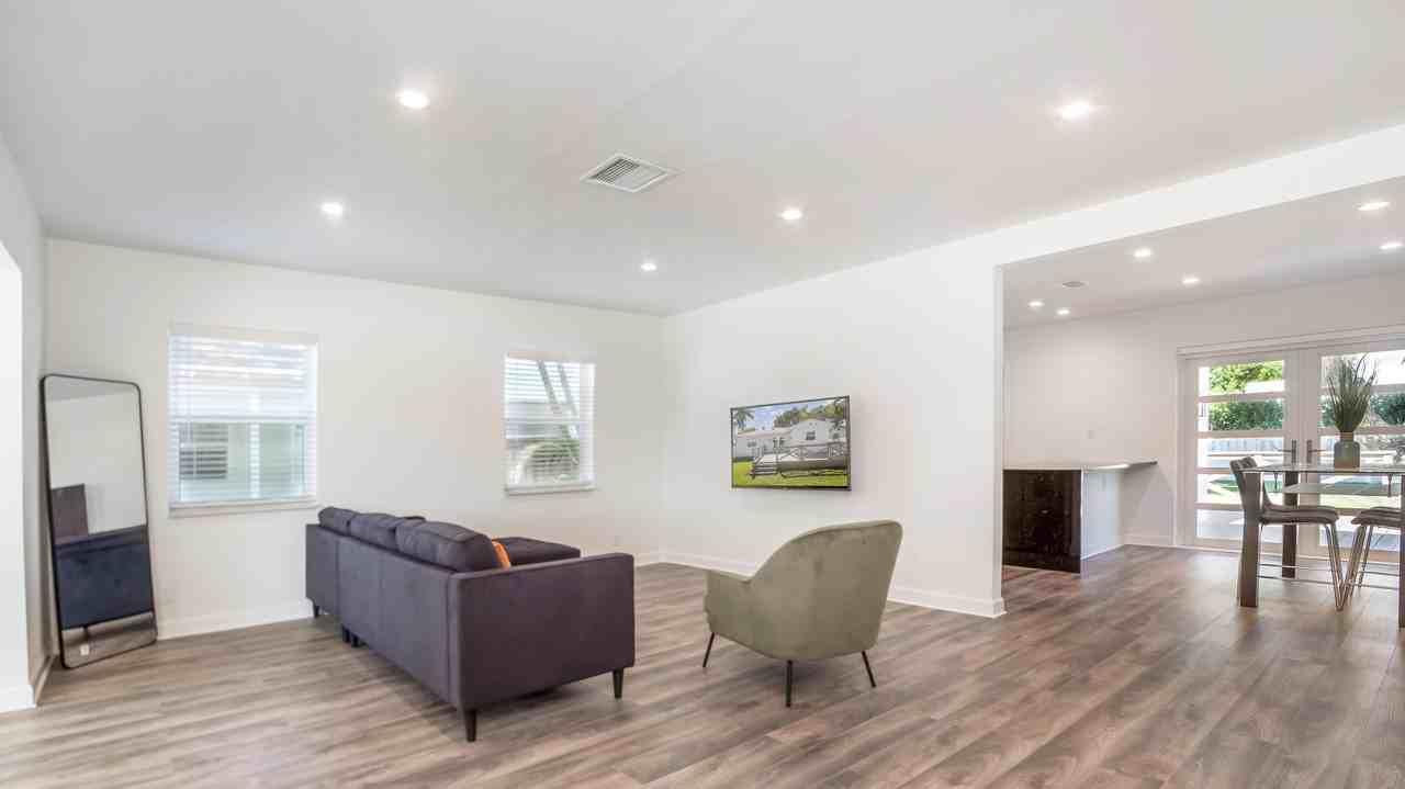 121 George Bush Blvd - Photo 3 of 14