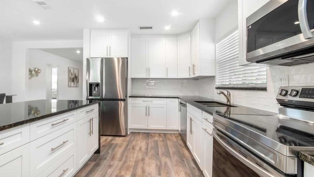 121 George Bush Blvd - Photo 5 of 14