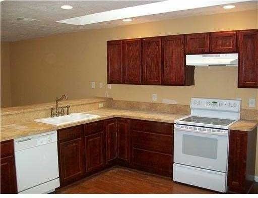 1050 Sw Fenway Rd - Photo 3 of 11