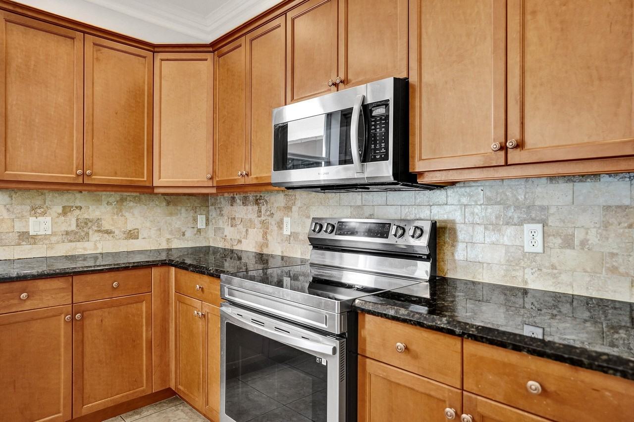 2804 Shaughnessy Dr - Photo 2 of 48